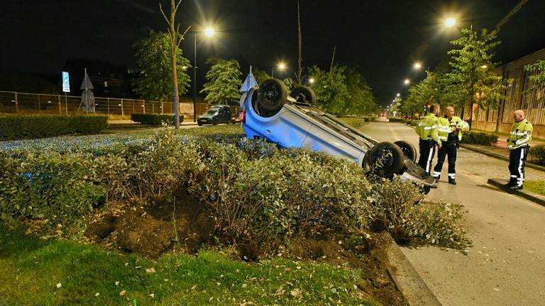 De auto is zwaar beschadigd. (Foto: Toby de Kort/De Kort Media)