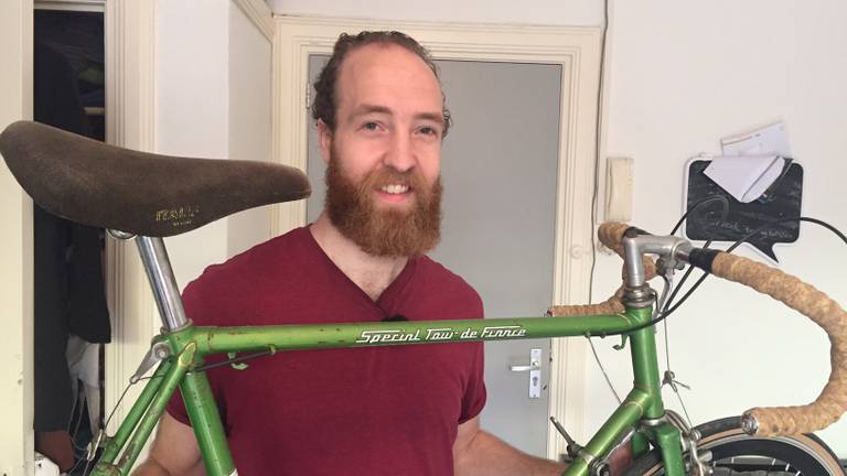 Bram Mulder geeft oude fietsen een nieuwe kans