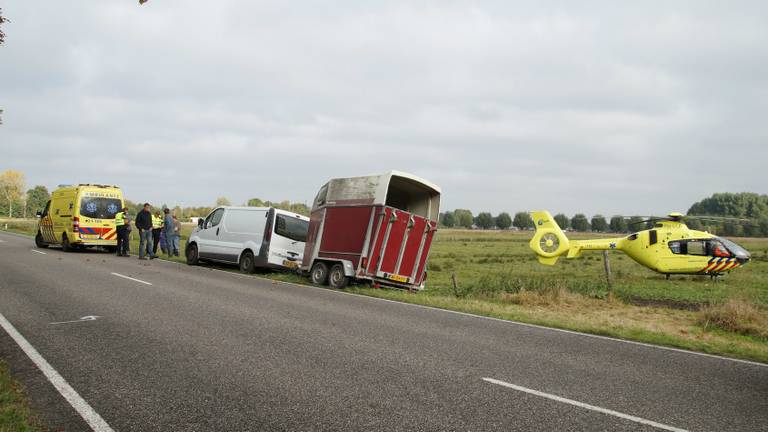 De man is naar een ziekenhuis gebracht. (Foto: Anja van BeekFPMB)