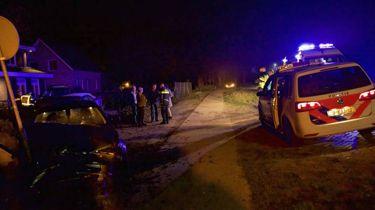 Drie auto's raakten zwaar beschadigd. (Foto: Dave Hendriks/SQ Vision)