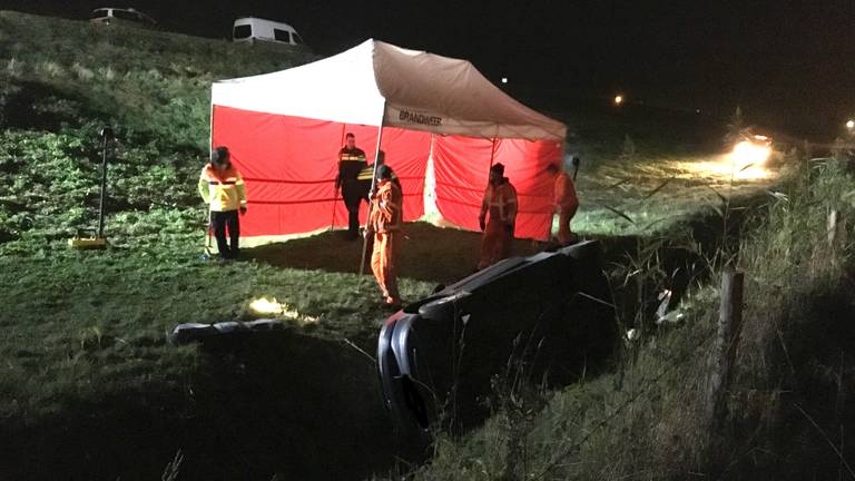 Hoe het ongeluk kon gebeuren, is nog onduidelijk.(Foto: GinoPress)