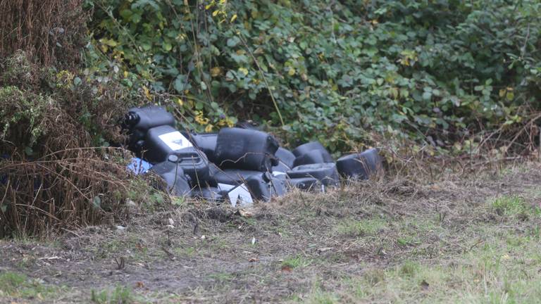 Drugsvaten gevonden in Roosendaal (foto: Alexander Vingerhoeds/Obscura Foto).