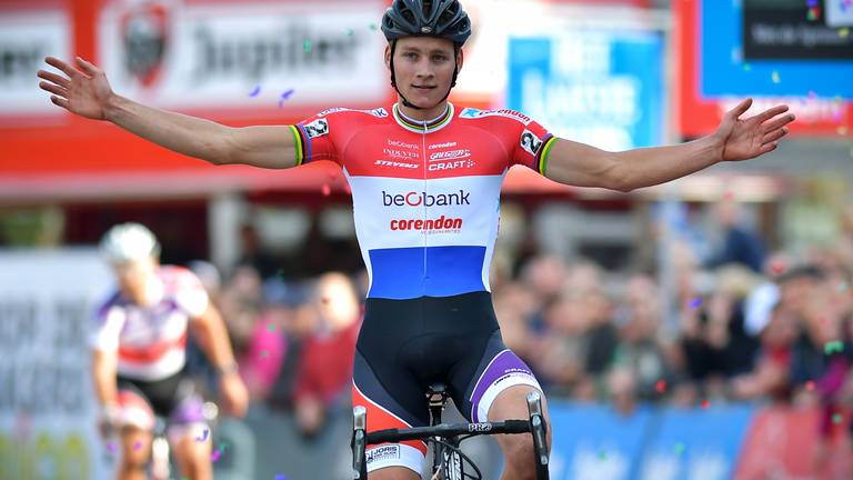 Mathieu van der Poel wint in Meulebeke (foto: VI Images)