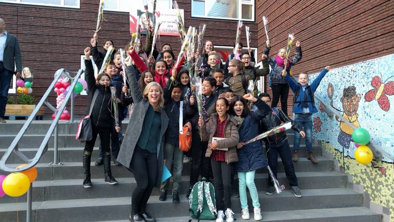 'Mooiste moment ooit', beste leraar van Nederland gehuldigd door haar kinderen