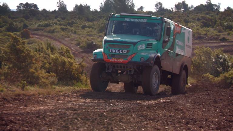 Team de Rooy met de laatste voorbereidingen voor Dakar Rally 2017. 