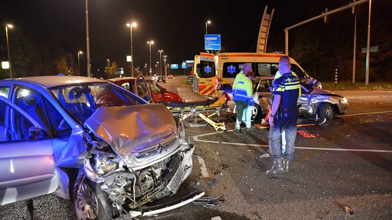 Ongeluk op kruising in Tilburg. (foto: Jack Brekelmans/Persburo-BMS)
