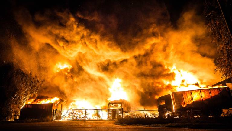 De brand ontstond afgelopen zondag en duurde zes dagen. (Foto: Rob Engelaar)