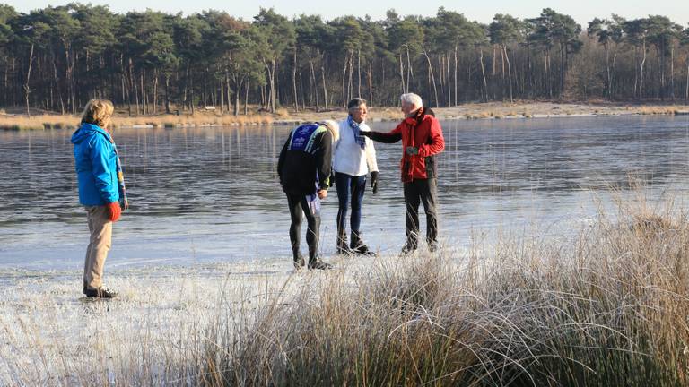 Schaatsen op natuurijs. Deze mensen durven het al FOTO'S - Omroep Brabant