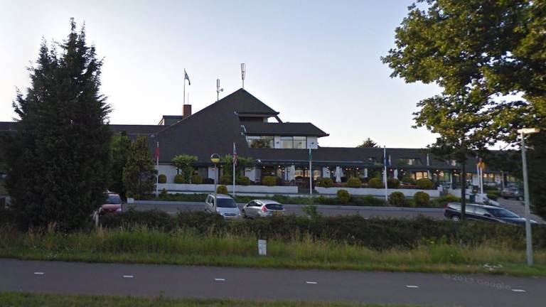 Het Van der Valkhotel/restaurant aan de Rijksweg in Nuland