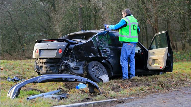 De bestuurder van de auto ging er vandoor. (Foto: Harrie Grijseels/SQ Vision)