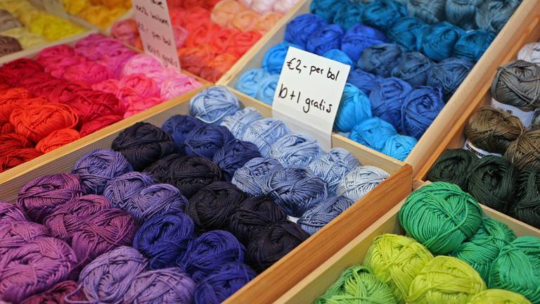 Charmant Geliefde pion Vingerpunniken en rondbreien, handwerkbeurs Knit& Knot is razendpopulair  [FOTO'S] - Omroep Brabant