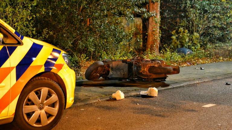 De politie is op zoek naar twee mannen die bij het slachtoffer waren. Foto: Jeroen Stuve 