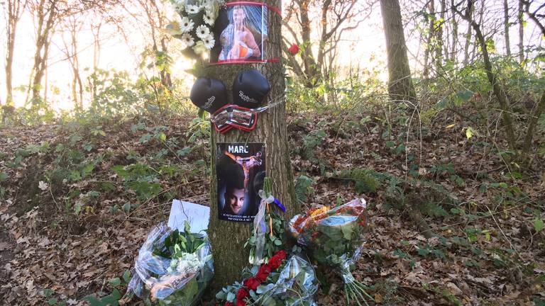 Bloemen voor Marc de Bonte. (Foto: Hans van Hamersveld)