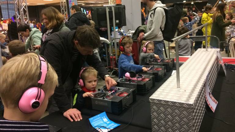 Op het Tech & Play Kids Festival maken kinderen op een leuke manier kennis met techniek