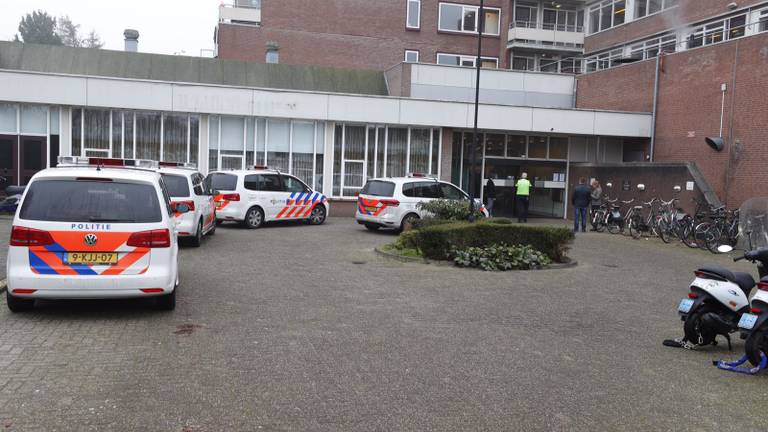 Forse inzet politie bij Genderhof (foto: Arno van der Linden / SQvision)
