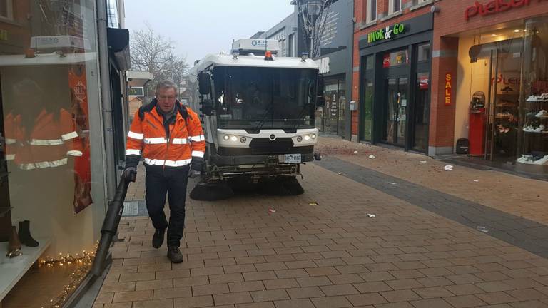 Wim maakt de straten schoon (Foto: Dirk Verhoeven)