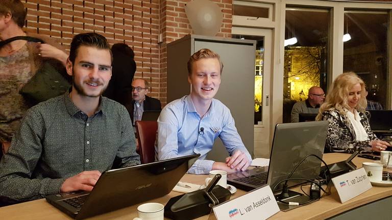 Jonkies Thijs en Lars (19) beëdigd als gemeenteraadslid nieuwe Meierijstad