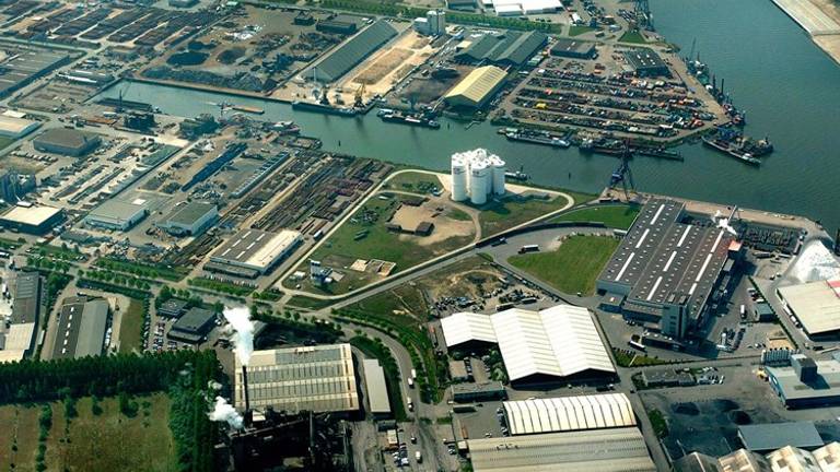 De zeehaven  van Moerdijk.