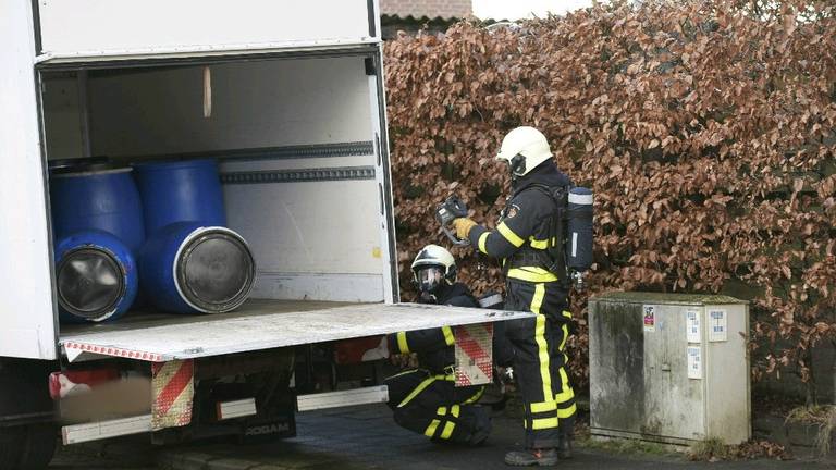 De bekende jerrycans met chemische stoffen