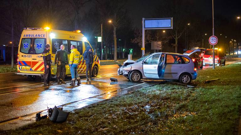 Bij het ongeluk raakte niemand gewond. (Foto: Luuk Koenen/SQ Vision)