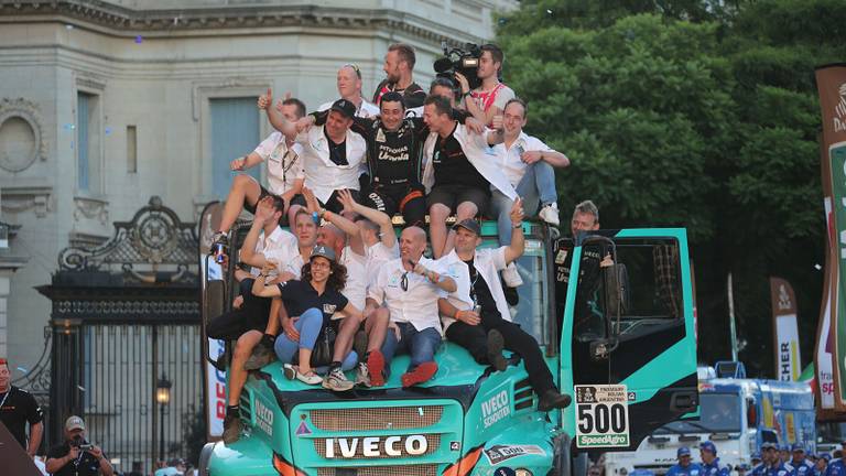 Gerard de Rooy viert feest op het podium in Buenos Aires (foto Willy Weyens)