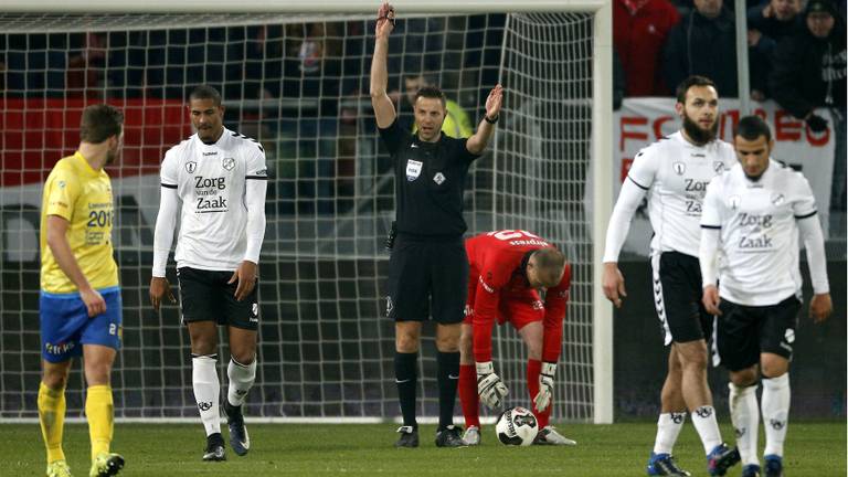 Pol van Boekel annuleerde de penalty (Foto:VI Images)