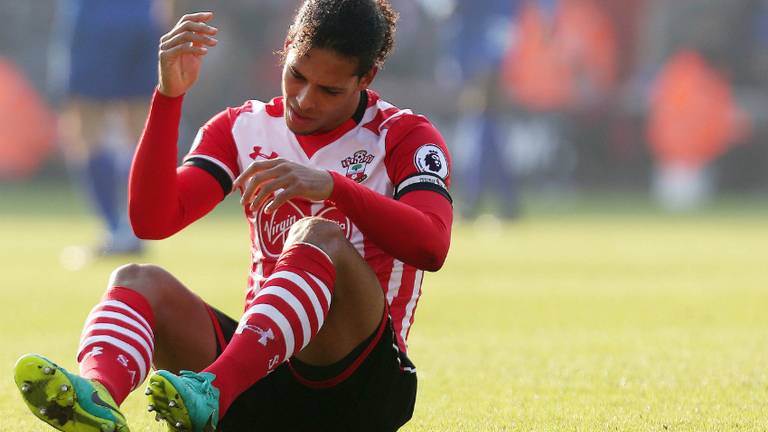 Virgil van Dijk viel zondag geblesseerd uit (foto: VI Images)