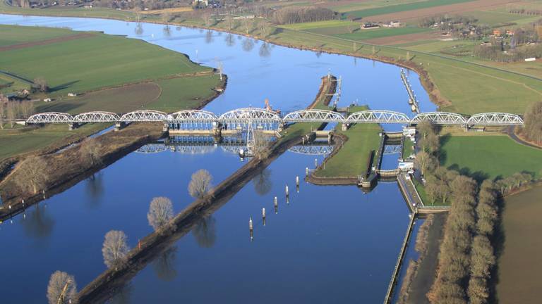 Stuw bij Grave. Foto: Twitter / Waterschap Rivierenland