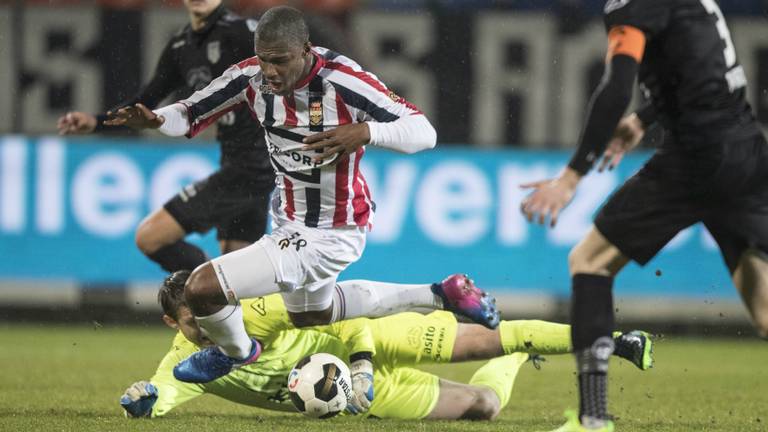 Obbi Oulare moet mogelijk duel met Excelsior missen (foto: VI Images).