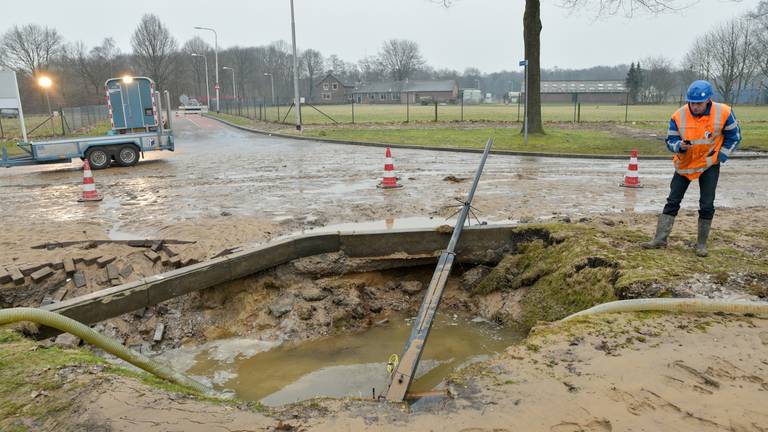 Straten in Tilburg blank door leidingbreuk