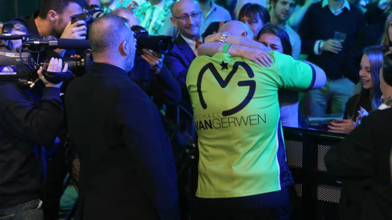 Van Gerwen heeft nog maar één ster op zijn shirt (foto: VI Images)