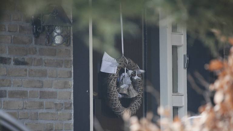 Het bewuste briefje dat door de politie is aangebracht (foto: SK-Media).