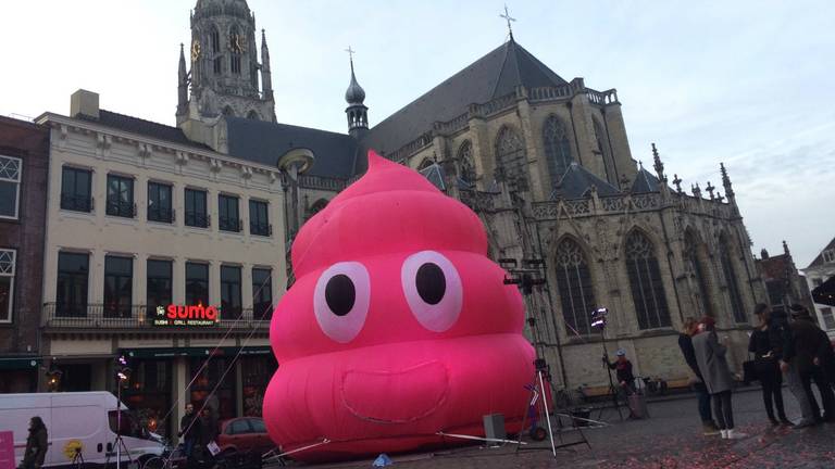 Mr. Poopie op de Grote Markt in Breda (Foto: Eva de Schipper)