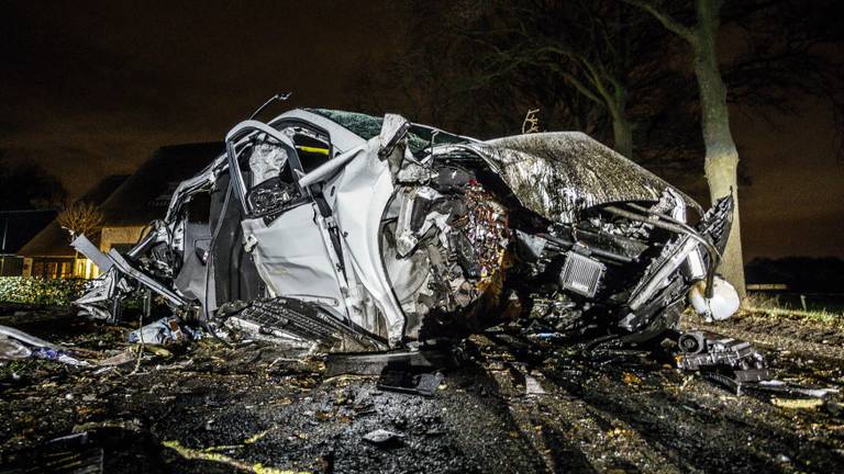 Het ongeluk gebeurde op de Slievenstraat in Someren. (Foto: Rob Engelaar)