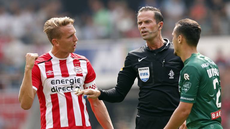 Bas Nijhuis eerder dit seizoen in actie tijdens PSV-FC Groningen (foto: VI Images).