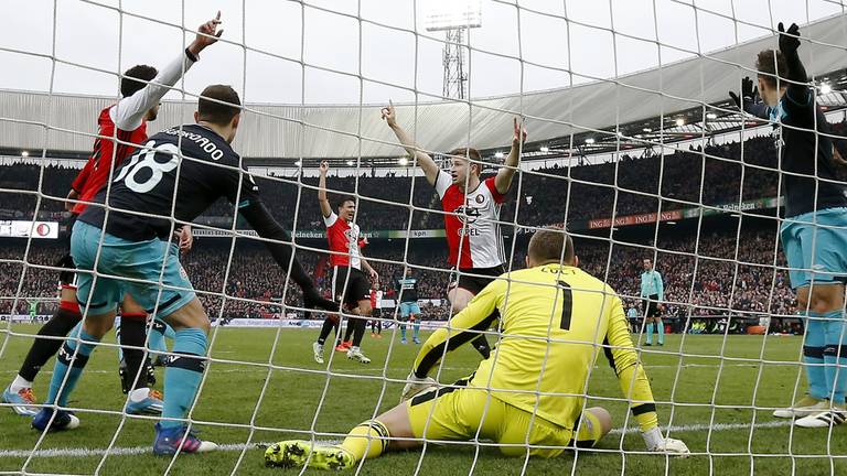 Het moment waarop Feyenoord op 2-1 kwam tegen PSV (foto: VI Images).