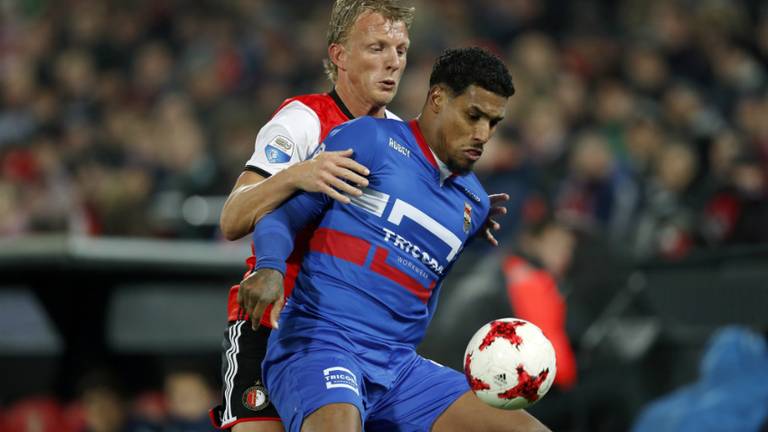 Darryl Lachman in duel met Dirk Kuyt (foto: VI Images)