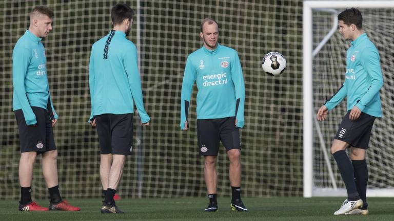 Jorrit Hendrix moet zich laten zien op trainingen (foto: VI Images)