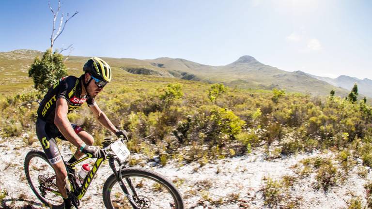 Michiel van der Heijden tijdens de Cape Epic (foto: Hoshi Yoshima / Scott-Scram)