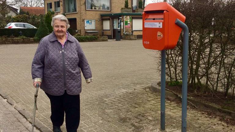 Alice Zijp kan binnenkort niet meer terecht bij haar brievenbus in Heimolen