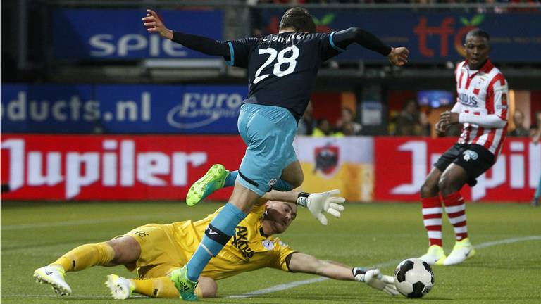 Marco van Ginkel omspeelt de keeper en scoort zijn vijfde dit seizoen. Foto: VI Images