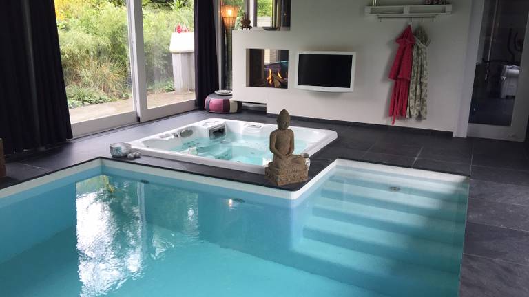 De wellness ruimte in het miljoenenhuis aan de Ministerlaan in Eindhoven