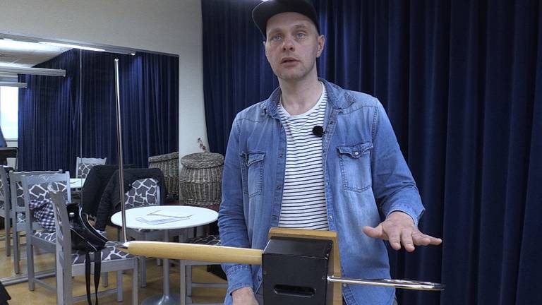 Thorwald speelt Theremin