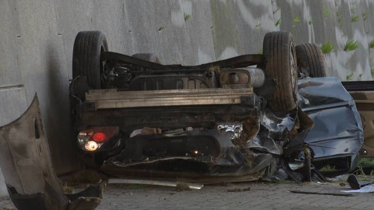 Dode bij ongeluk op A58 Etten-Leur. (foto: Tom van der Put/SQ Vision)