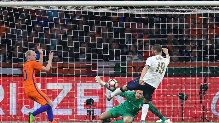 Jeroen Zoet kreeg twee goals tegen, dinsdagavond (foto: VI Images) 