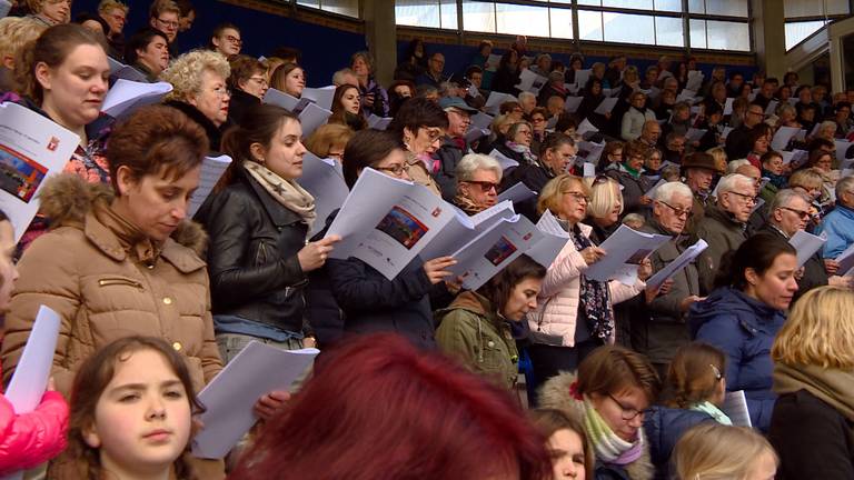 Tilburgers zingen in Willem II Stadion 