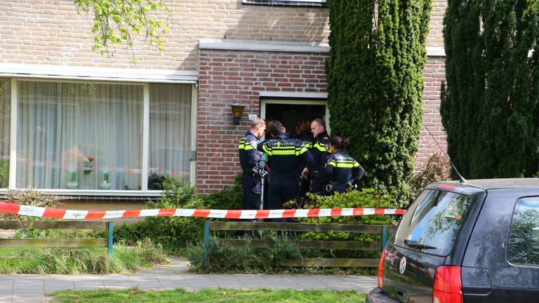 Zoon steekt moeder neer in Oss