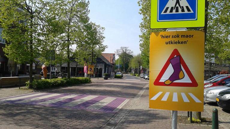 Het zebrapad in Bakel (foto: Maria Bakker)