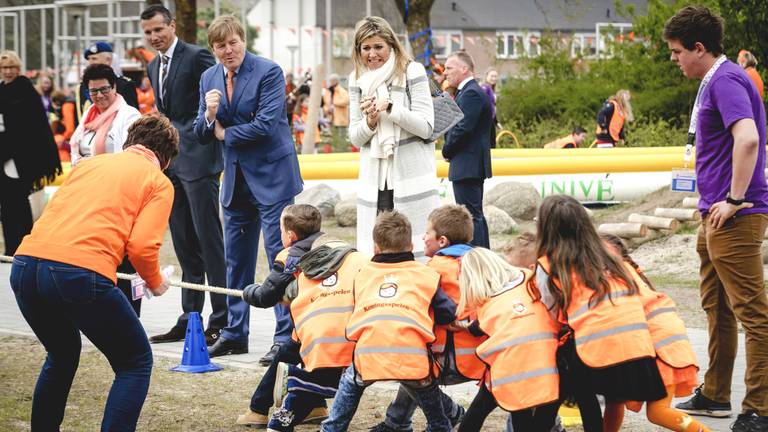 Koningsspelen beginnen in Veghel met de koning en koningin.