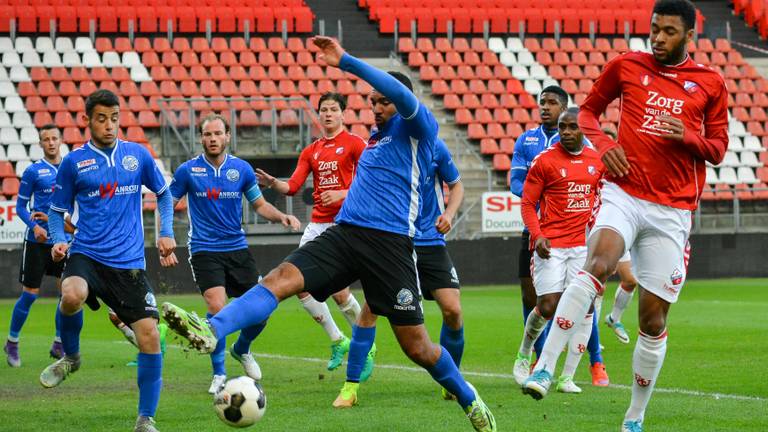 Een spelmoment uit Jong FC Utrecht - FC Den Bosch (foto: OrangePictures).